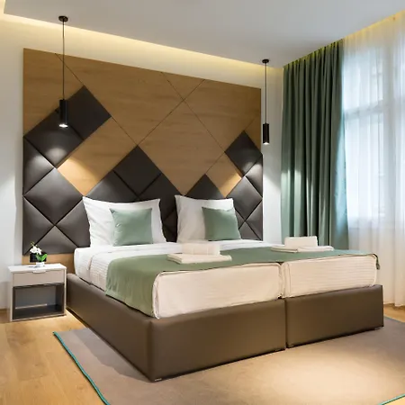 Capital Garni Hotel 4*