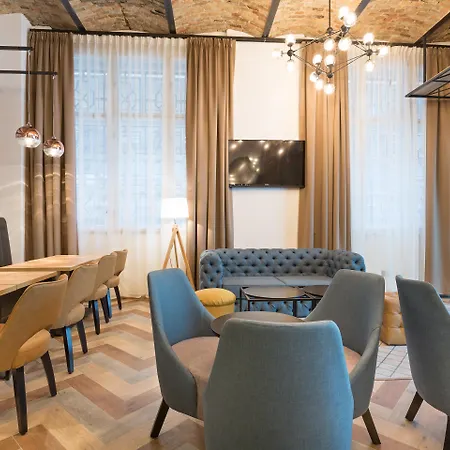 Hotel Capital Garni 4*