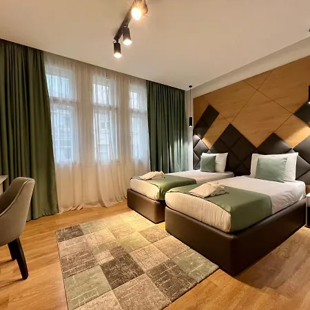 Capital Garni Hotel 4*