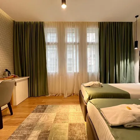 Capital Garni Hotel 4*