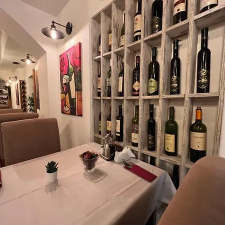 Capital Garni Hotel 4*