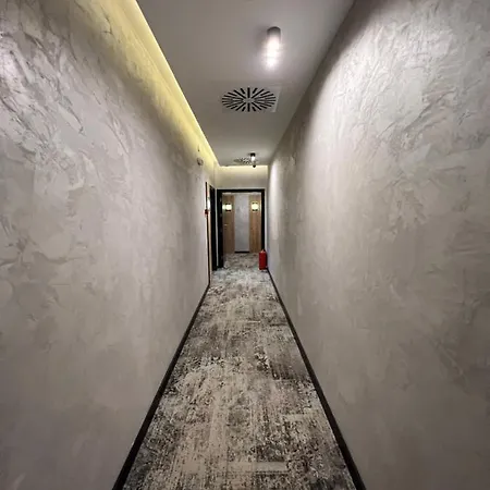 Capital Garni Hotel 4*