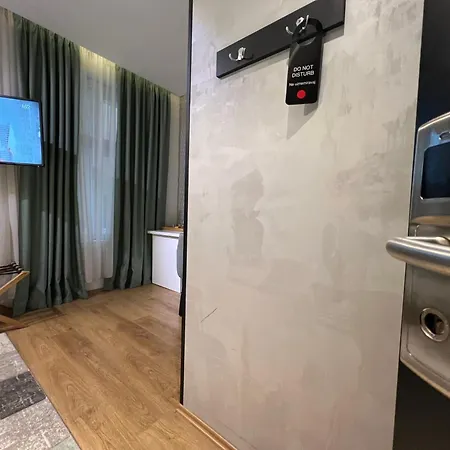Capital Garni Hotel 4*