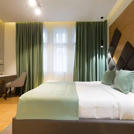 Hotel Capital Garni 4*