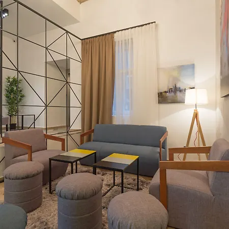 Capital Garni Hotel 4*